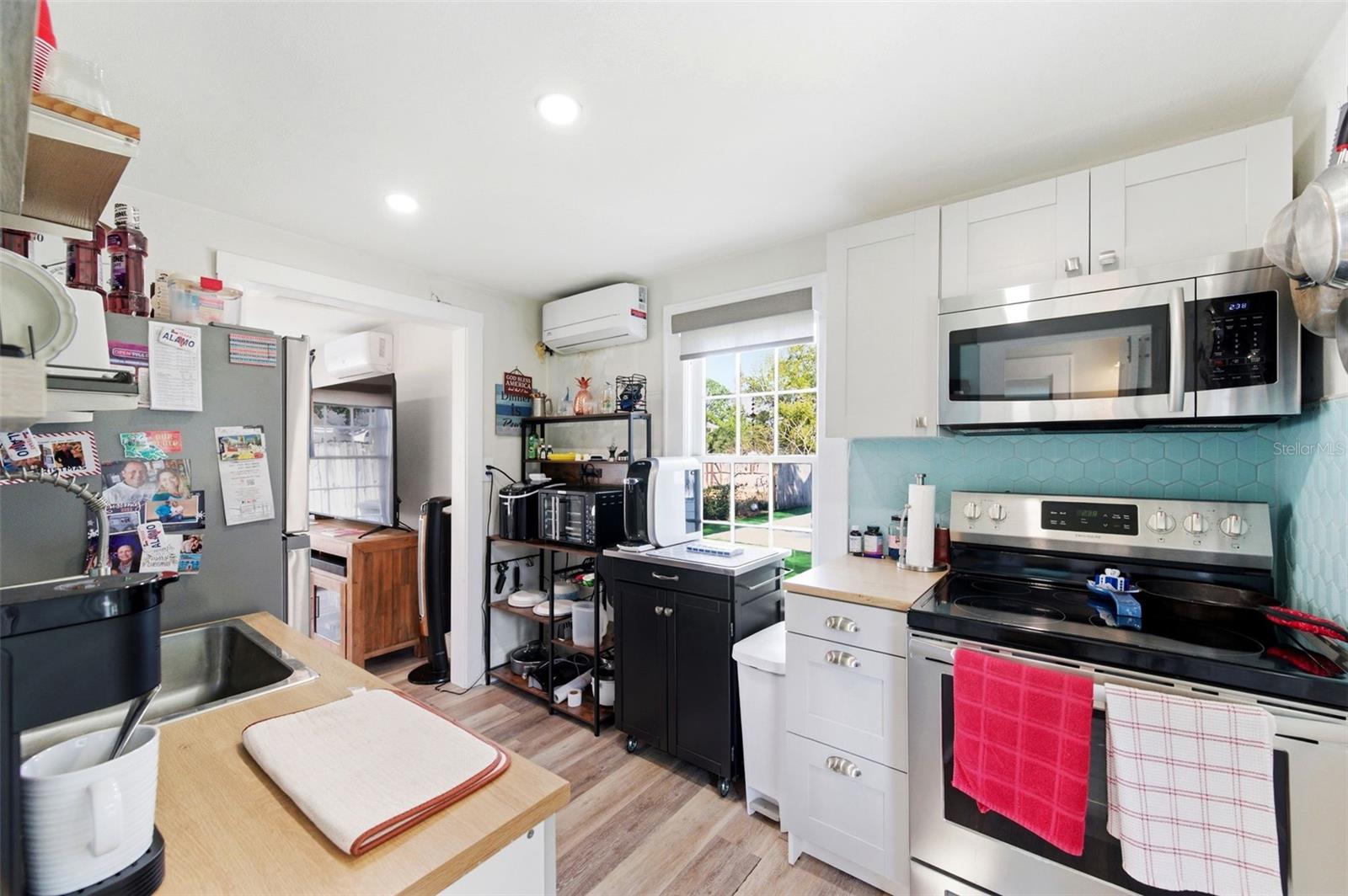 Image 54 of 90 For 320 Betty Lane