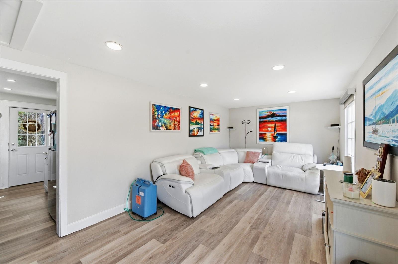 Image 59 of 90 For 320 Betty Lane