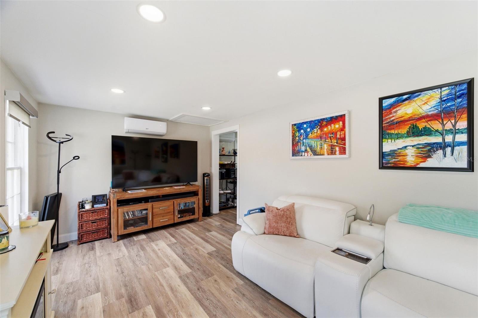 Image 61 of 90 For 320 Betty Lane