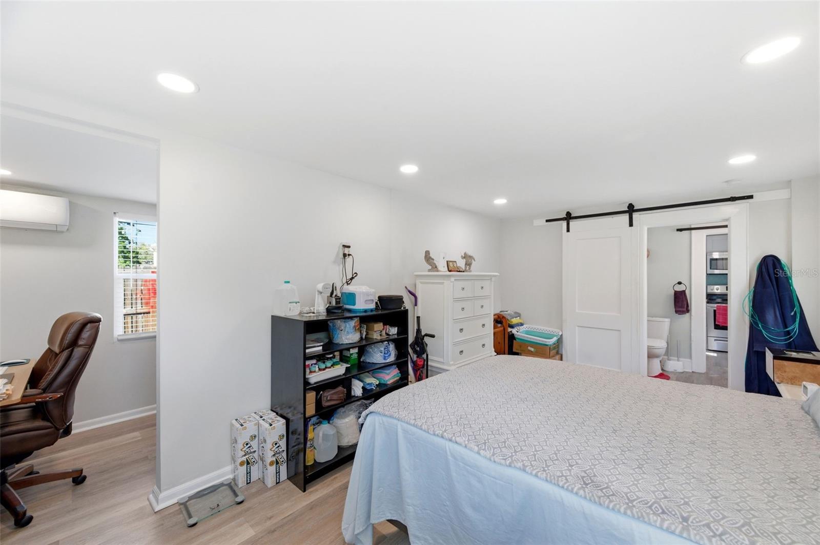 Image 69 of 90 For 320 Betty Lane