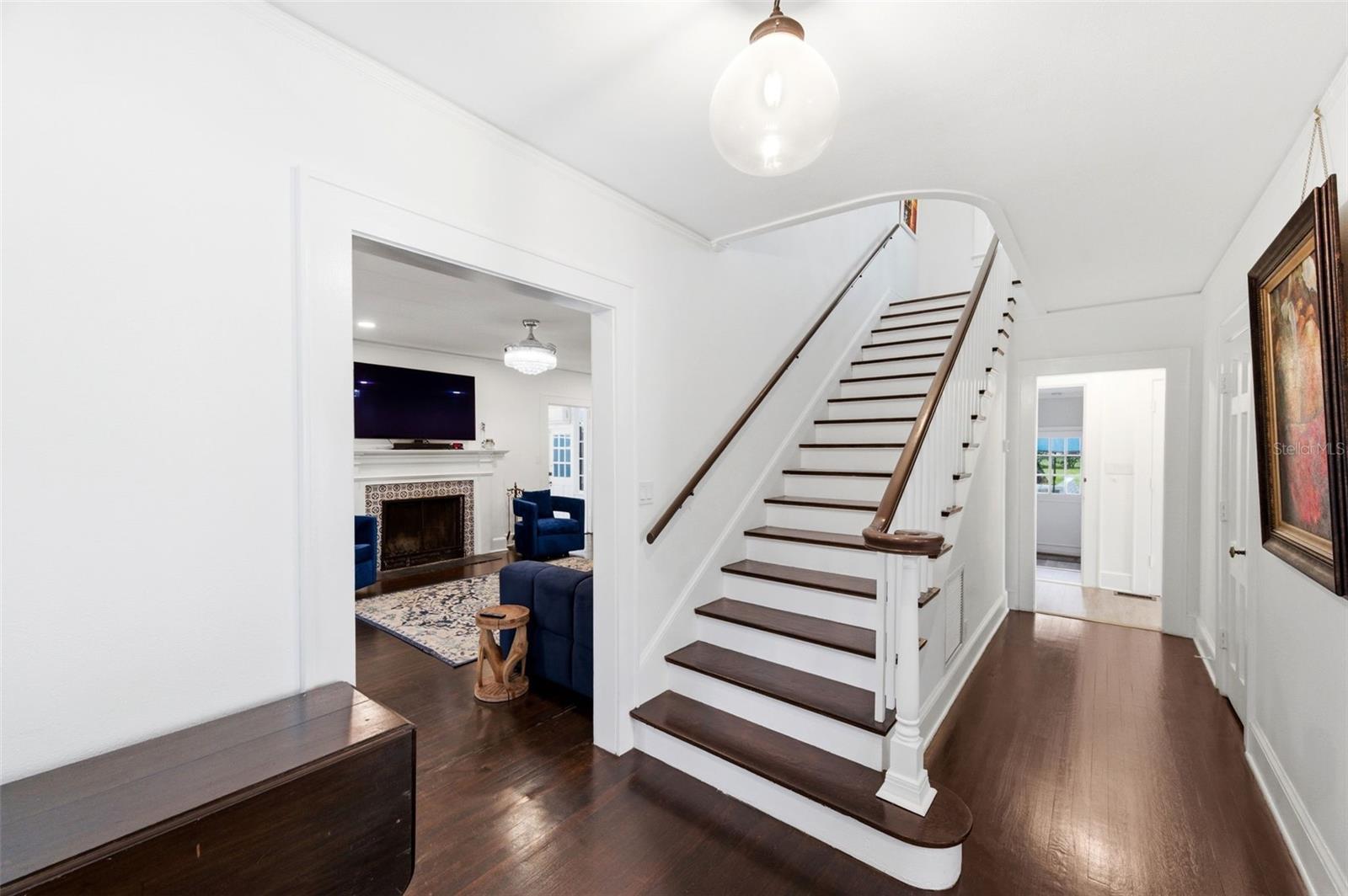 Image 7 of 90 For 320 Betty Lane