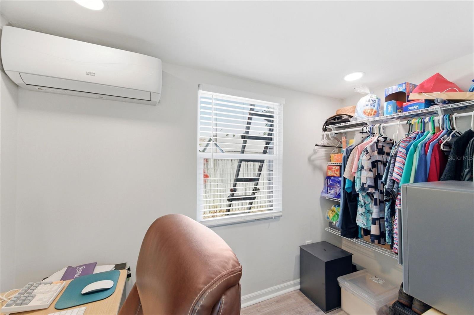 Image 70 of 90 For 320 Betty Lane