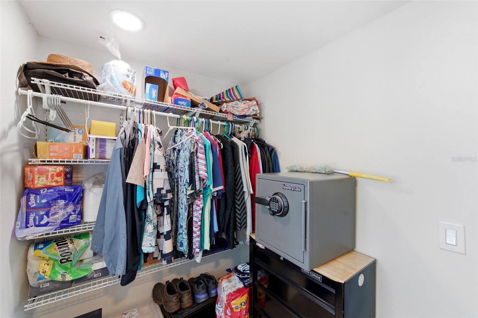 Image 71 of 90 For 320 Betty Lane