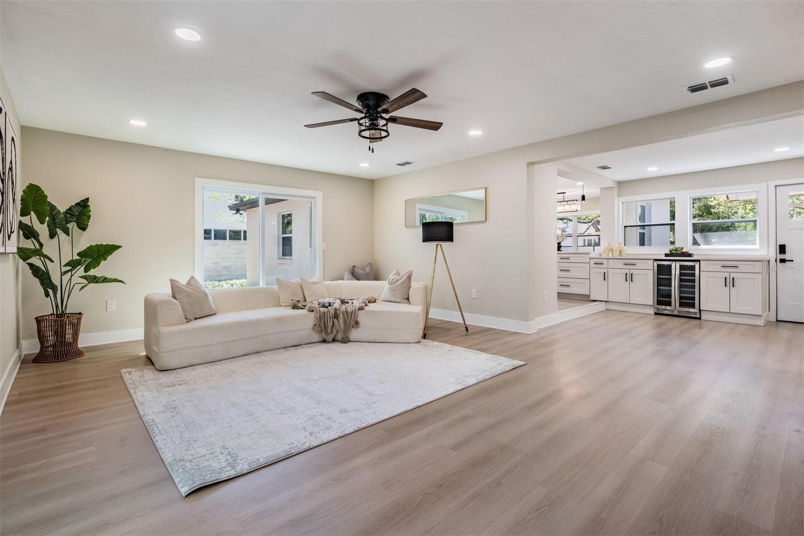 Image 10 of 34 For 1104 Lois Avenue