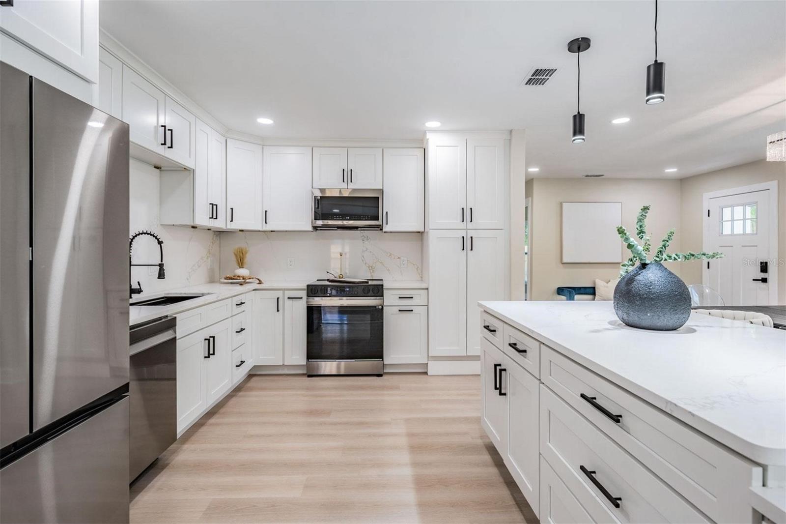 Image 12 of 34 For 1104 Lois Avenue