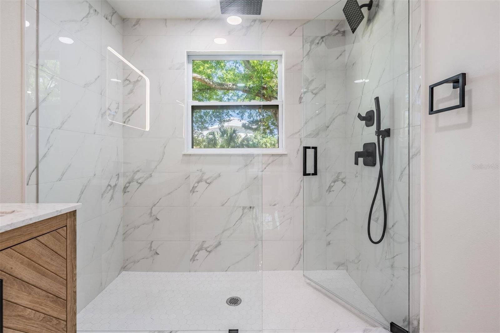 Image 19 of 34 For 1104 Lois Avenue