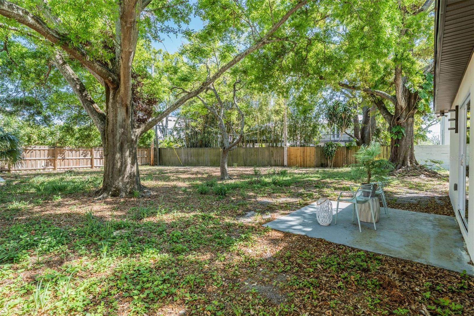 Image 24 of 34 For 1104 Lois Avenue