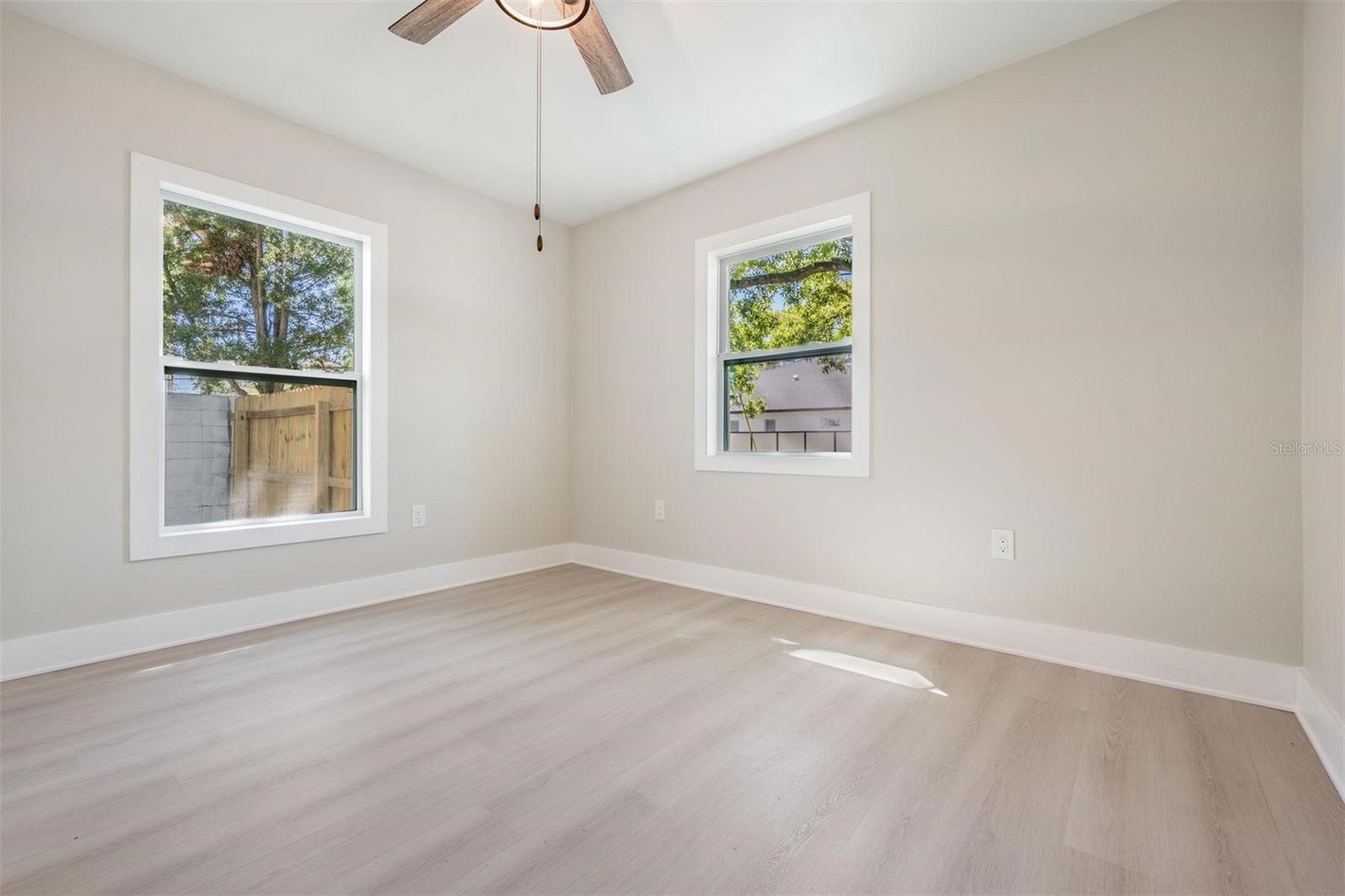 Image 7 of 34 For 1104 Lois Avenue