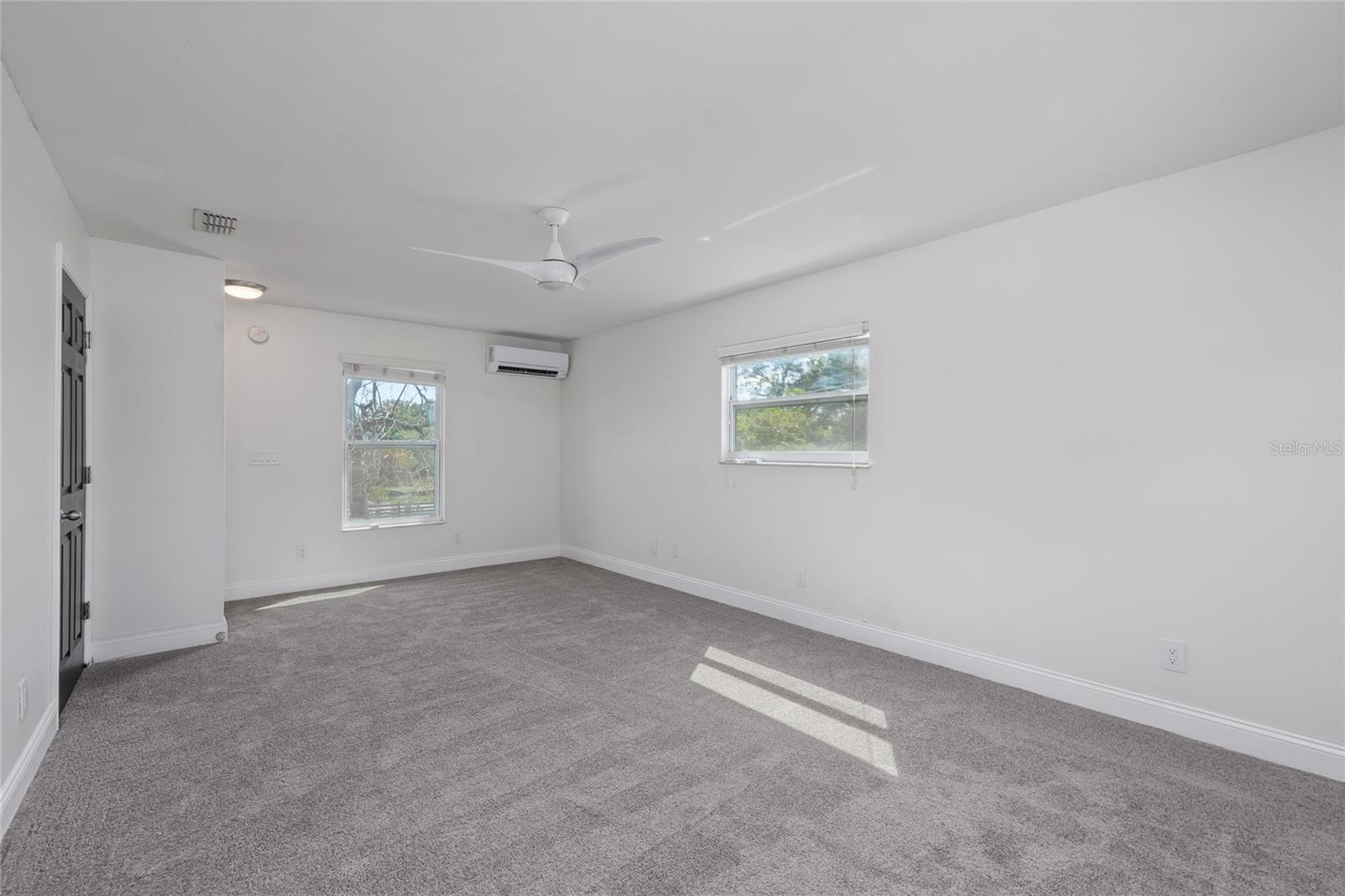 Listing photo id 11 for 4211 Anita Boulevard