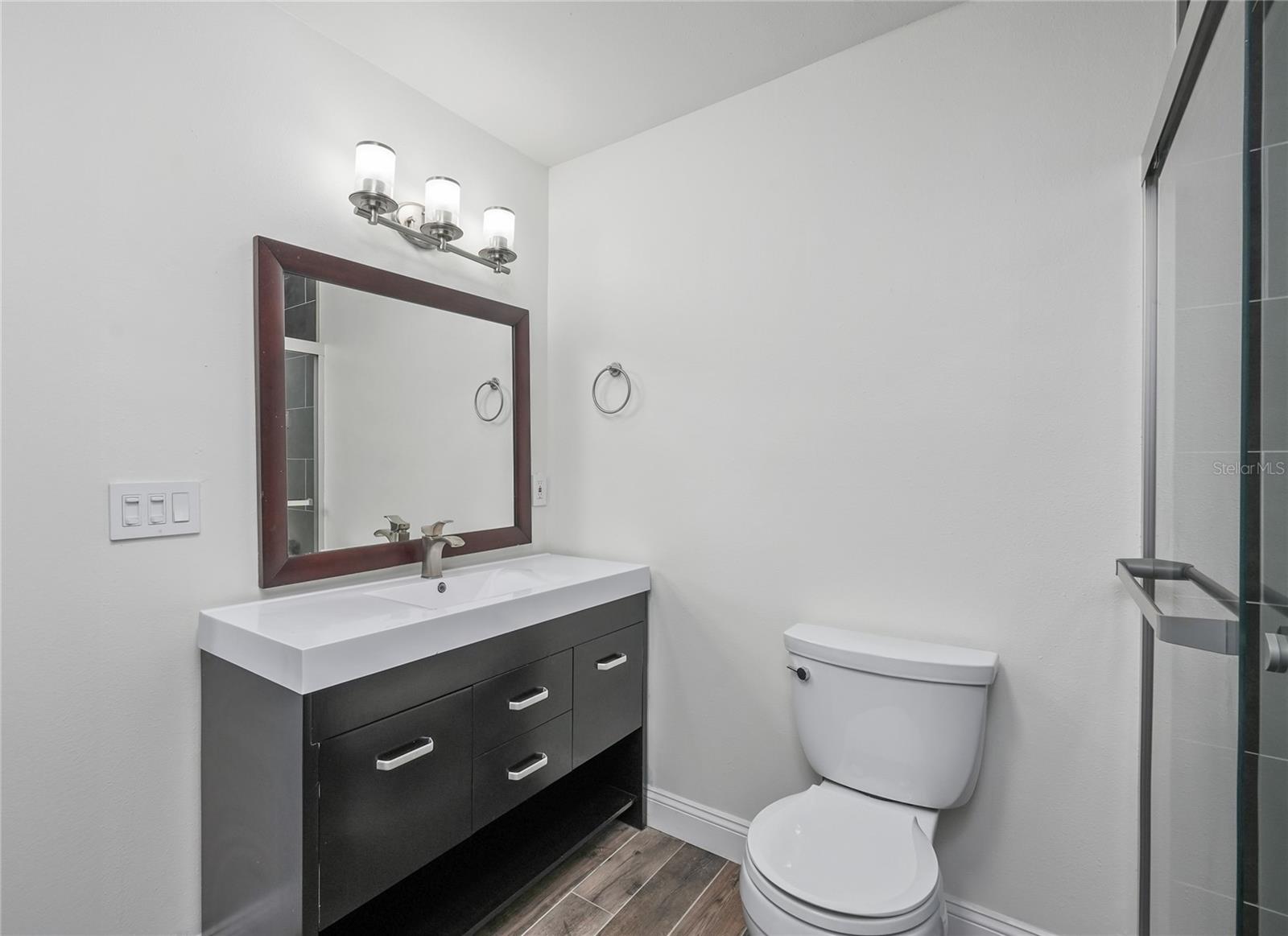 Listing photo id 13 for 4211 Anita Boulevard