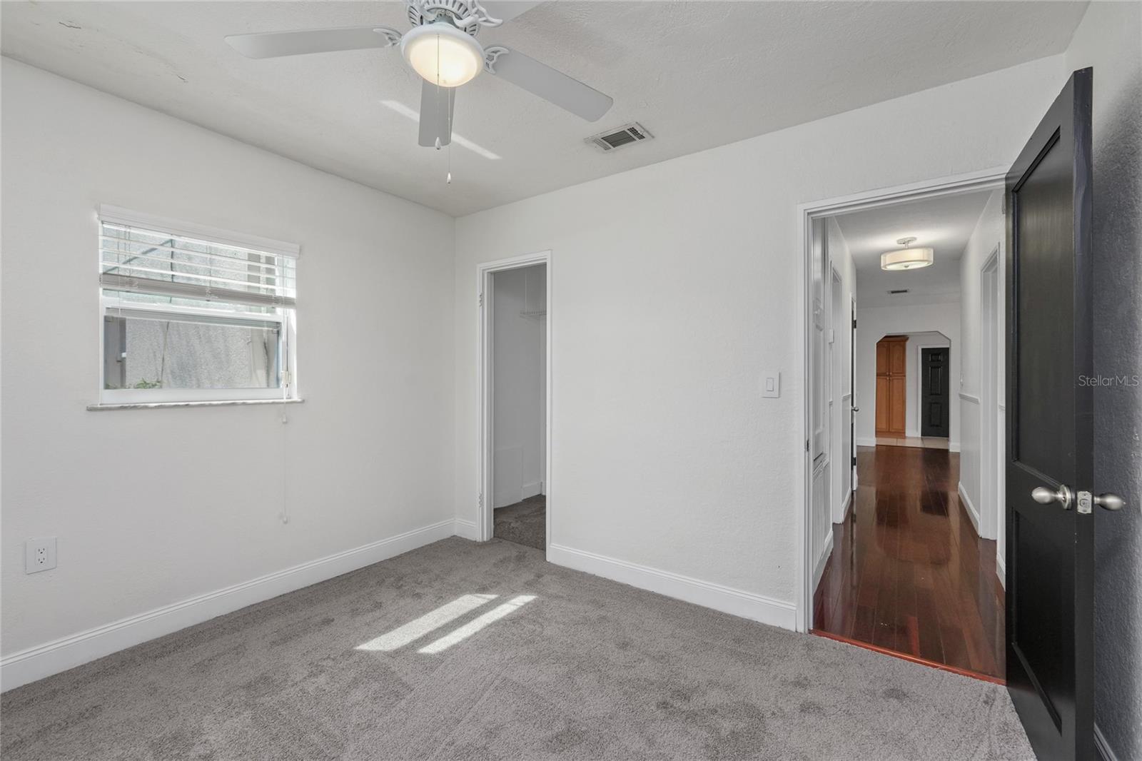 Listing photo id 16 for 4211 Anita Boulevard