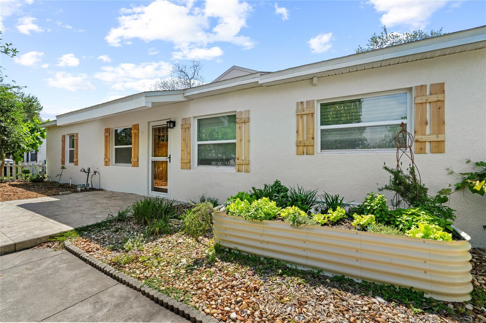 Listing photo id 0 for 4211 Anita Boulevard