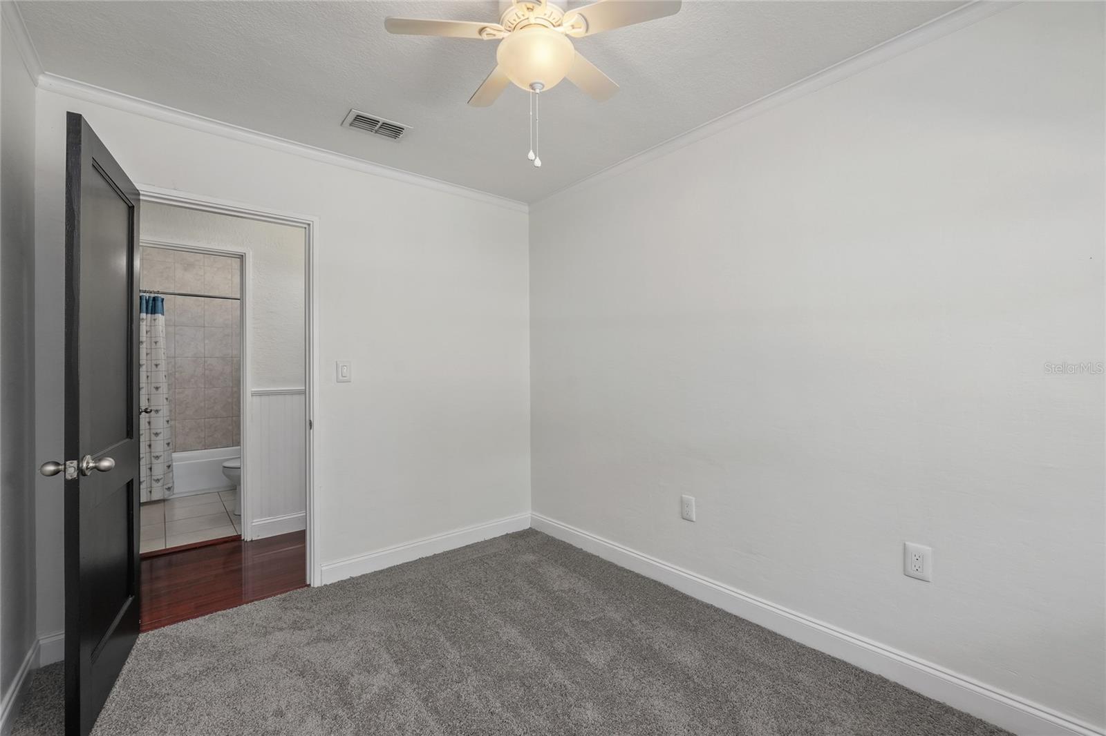 Listing photo id 21 for 4211 Anita Boulevard