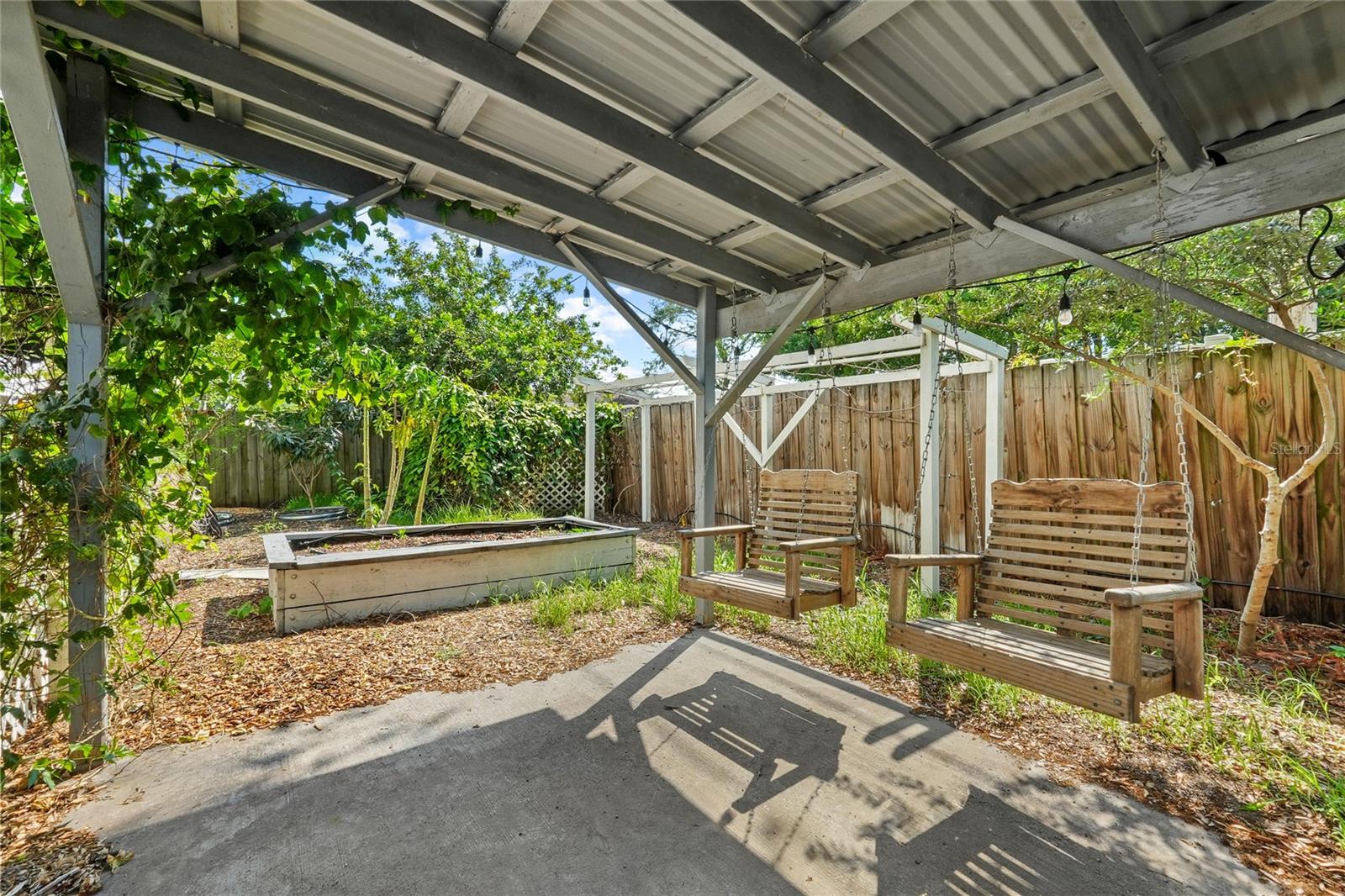 Listing photo id 26 for 4211 Anita Boulevard