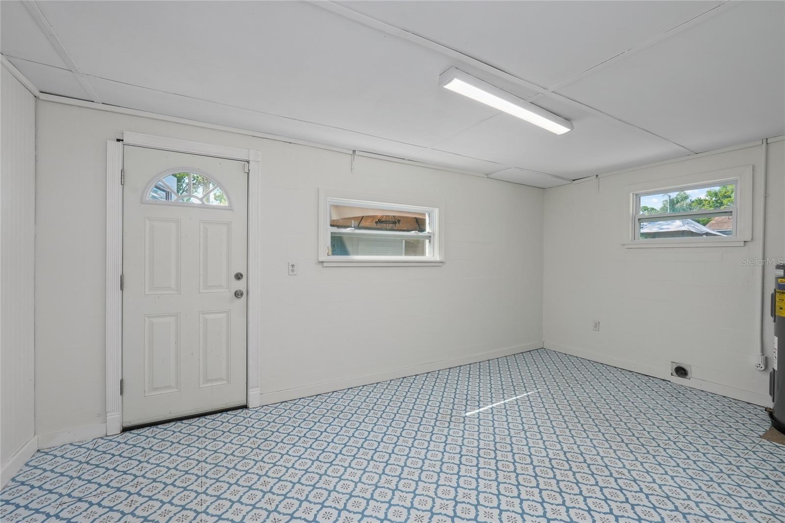 Listing photo id 28 for 4211 Anita Boulevard