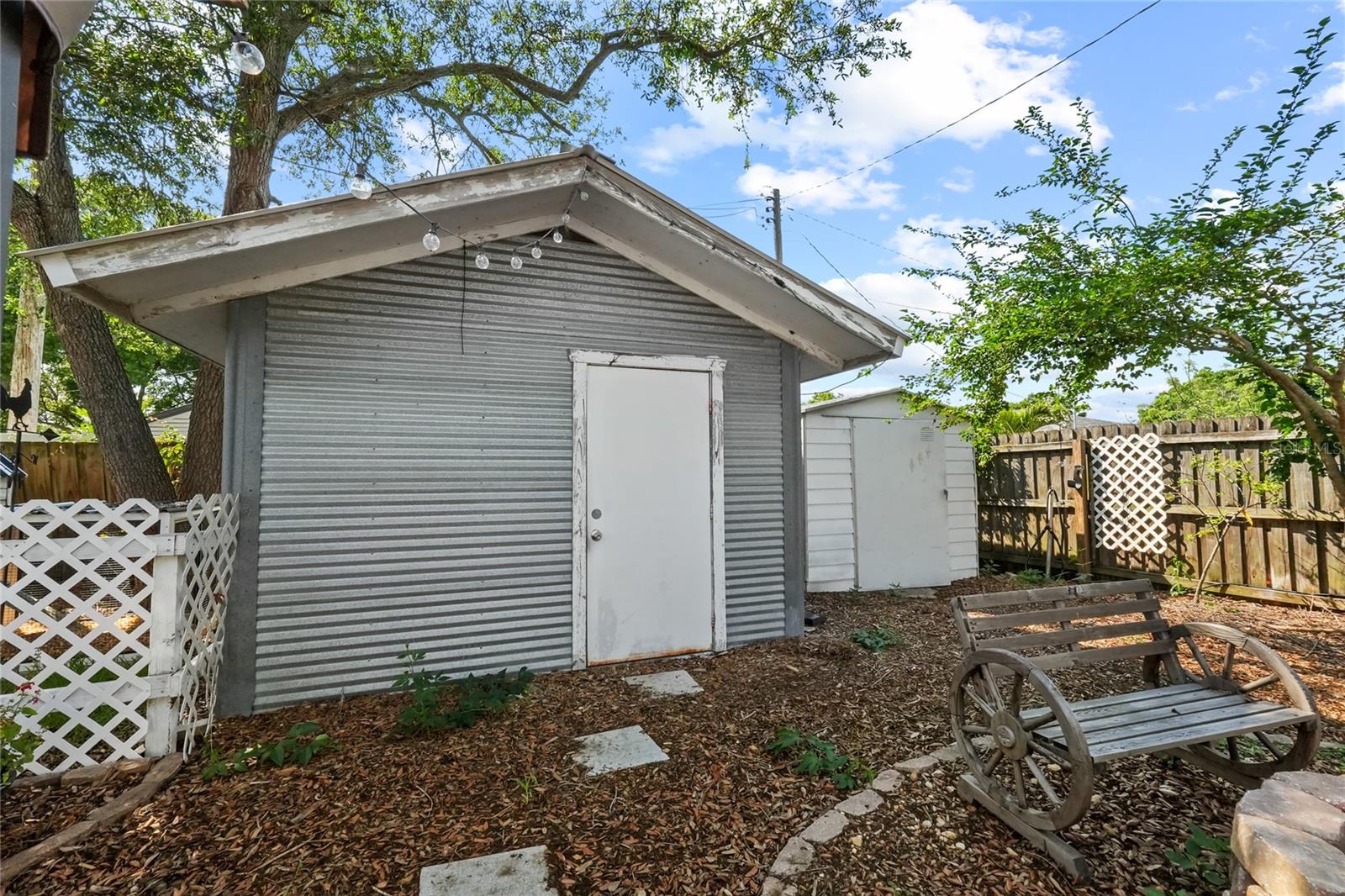 Listing photo id 30 for 4211 Anita Boulevard