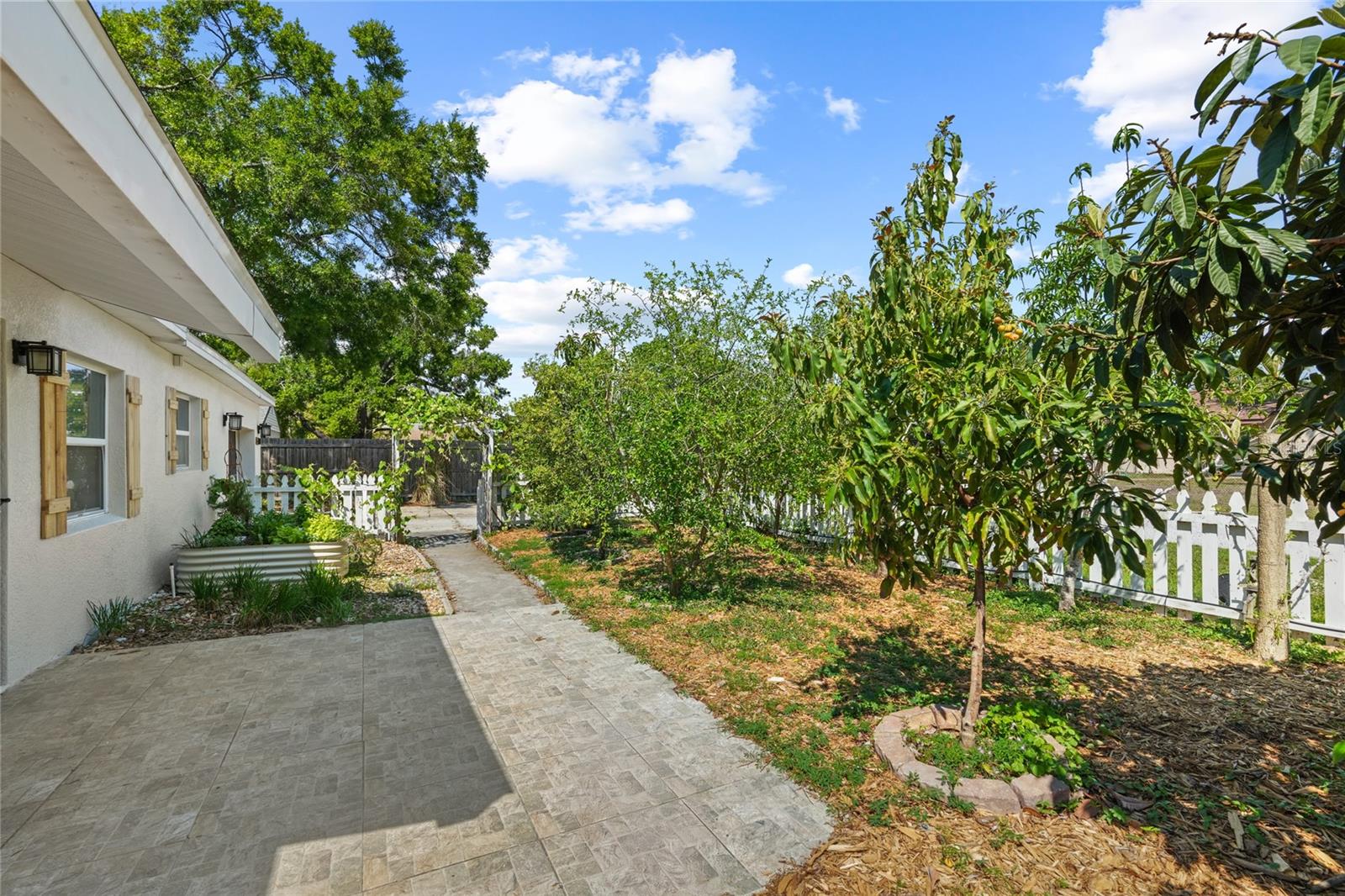 Listing photo id 2 for 4211 Anita Boulevard