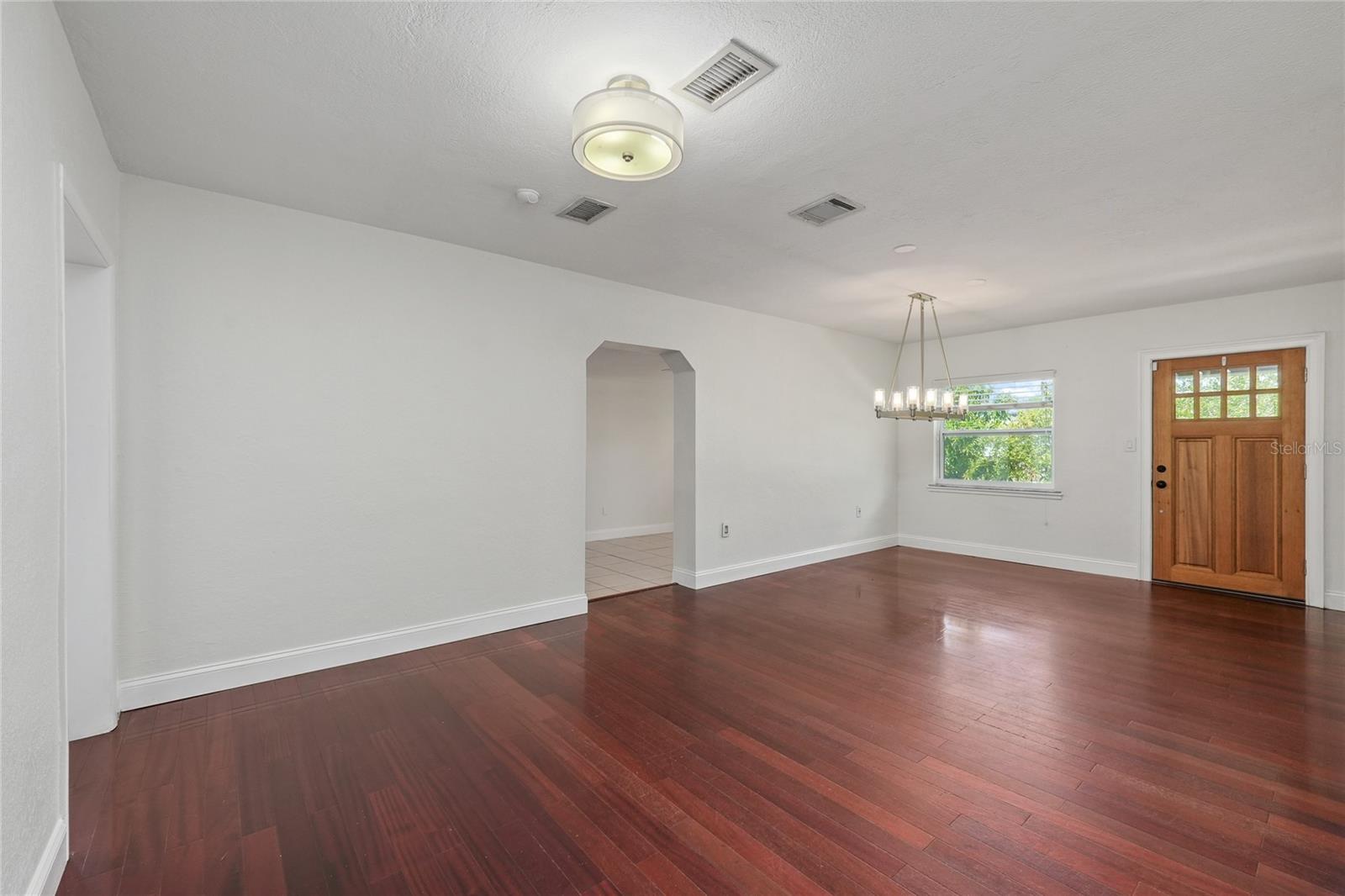 Listing photo id 4 for 4211 Anita Boulevard