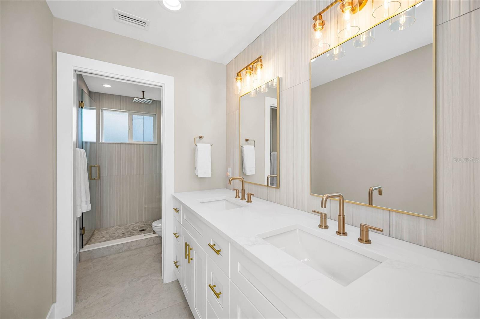 Image 21 of 37 For 7692 132nd Way