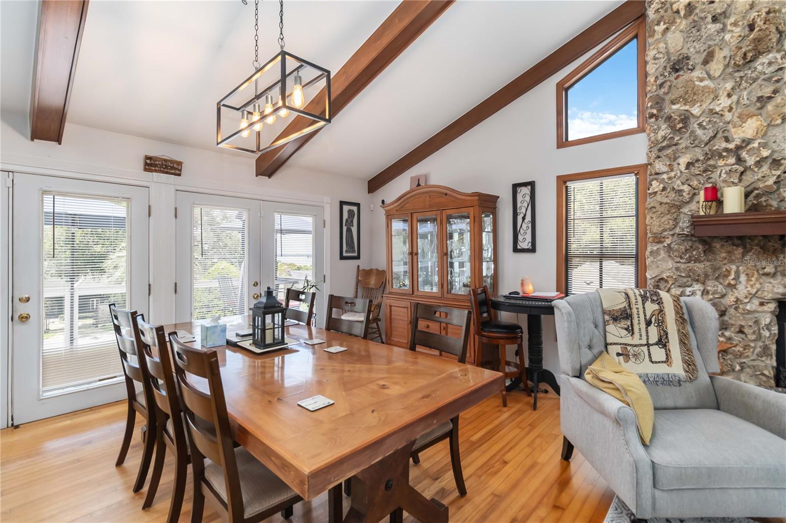 Image 14 of 40 For 999 Fairview Avenue