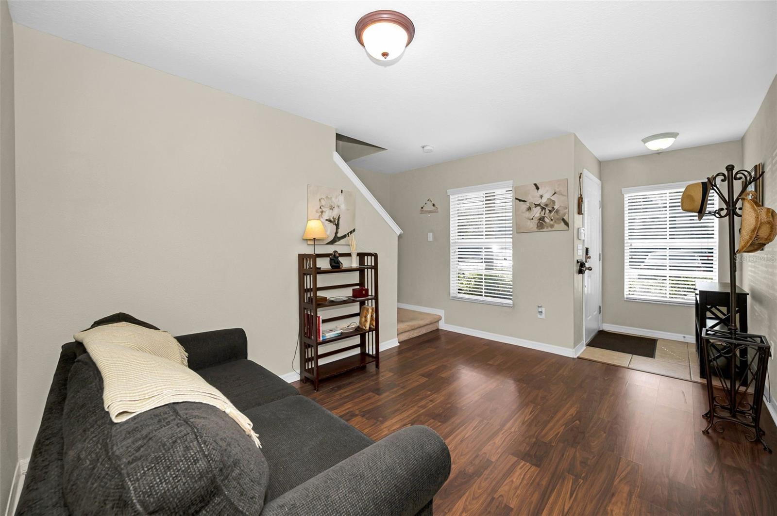 Image 3 of 41 For 9736 Trumpet Vine Loop