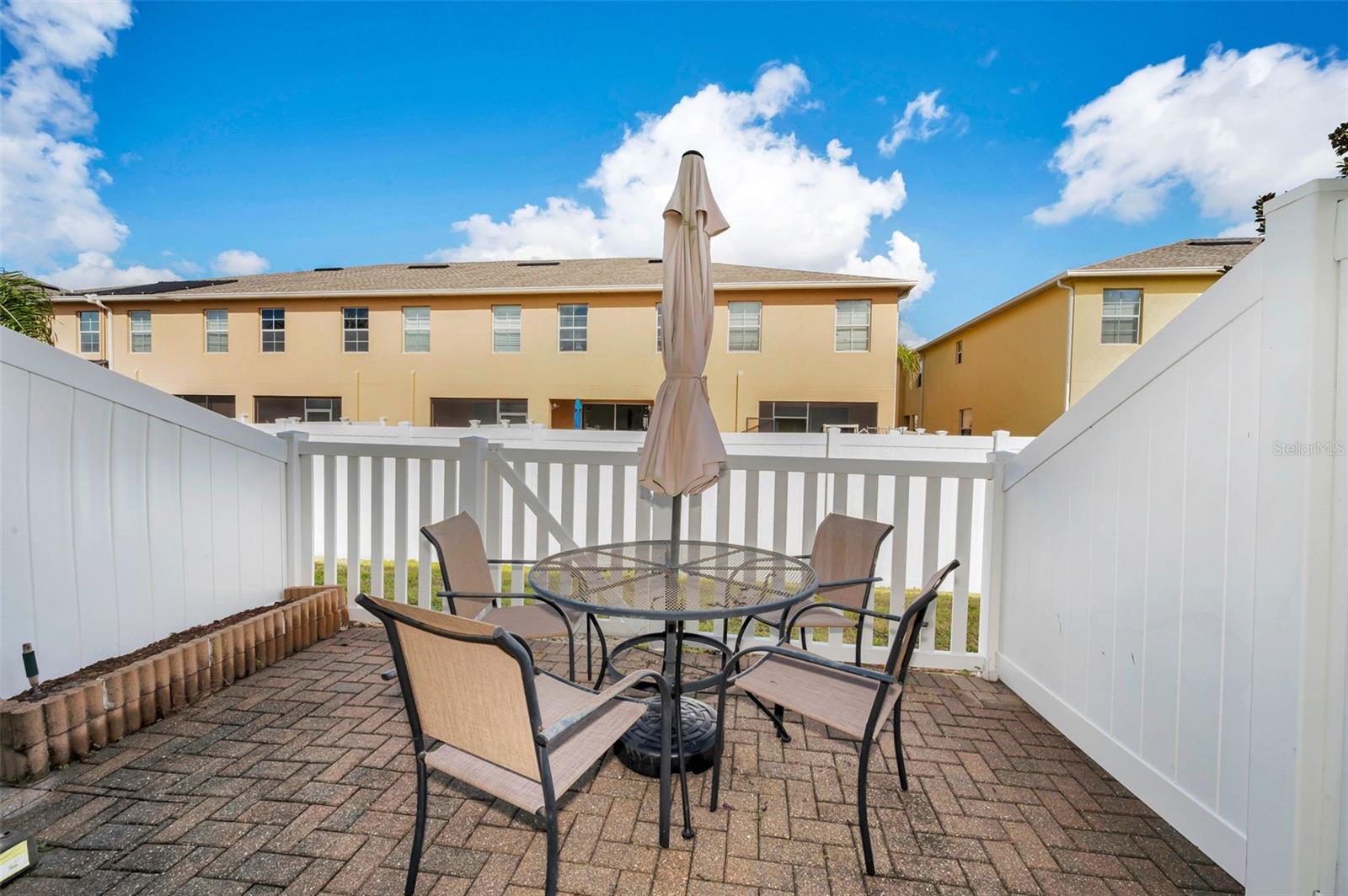 Image 30 of 41 For 9736 Trumpet Vine Loop