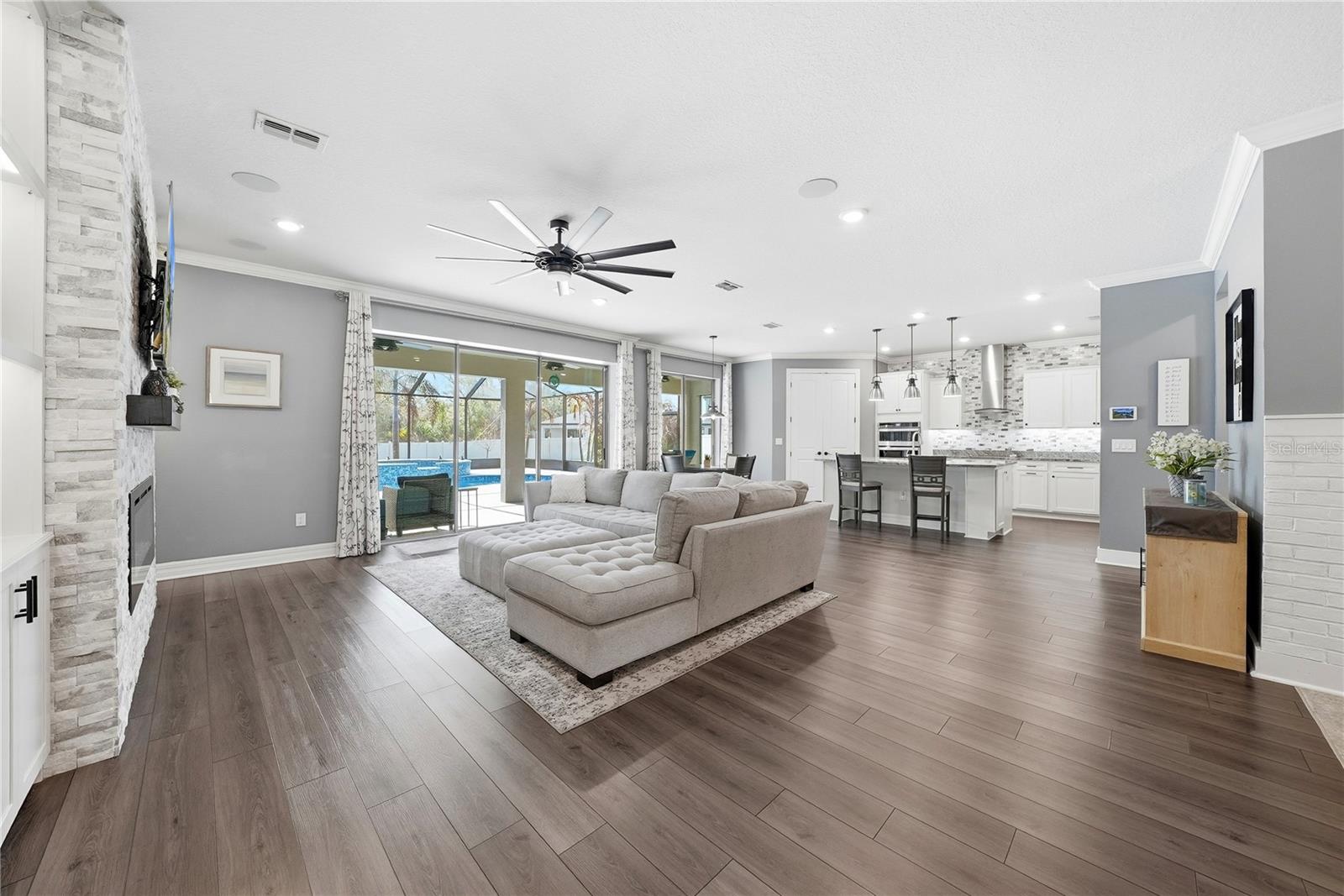 Listing photo id 15 for 10731 Green Harvest Drive