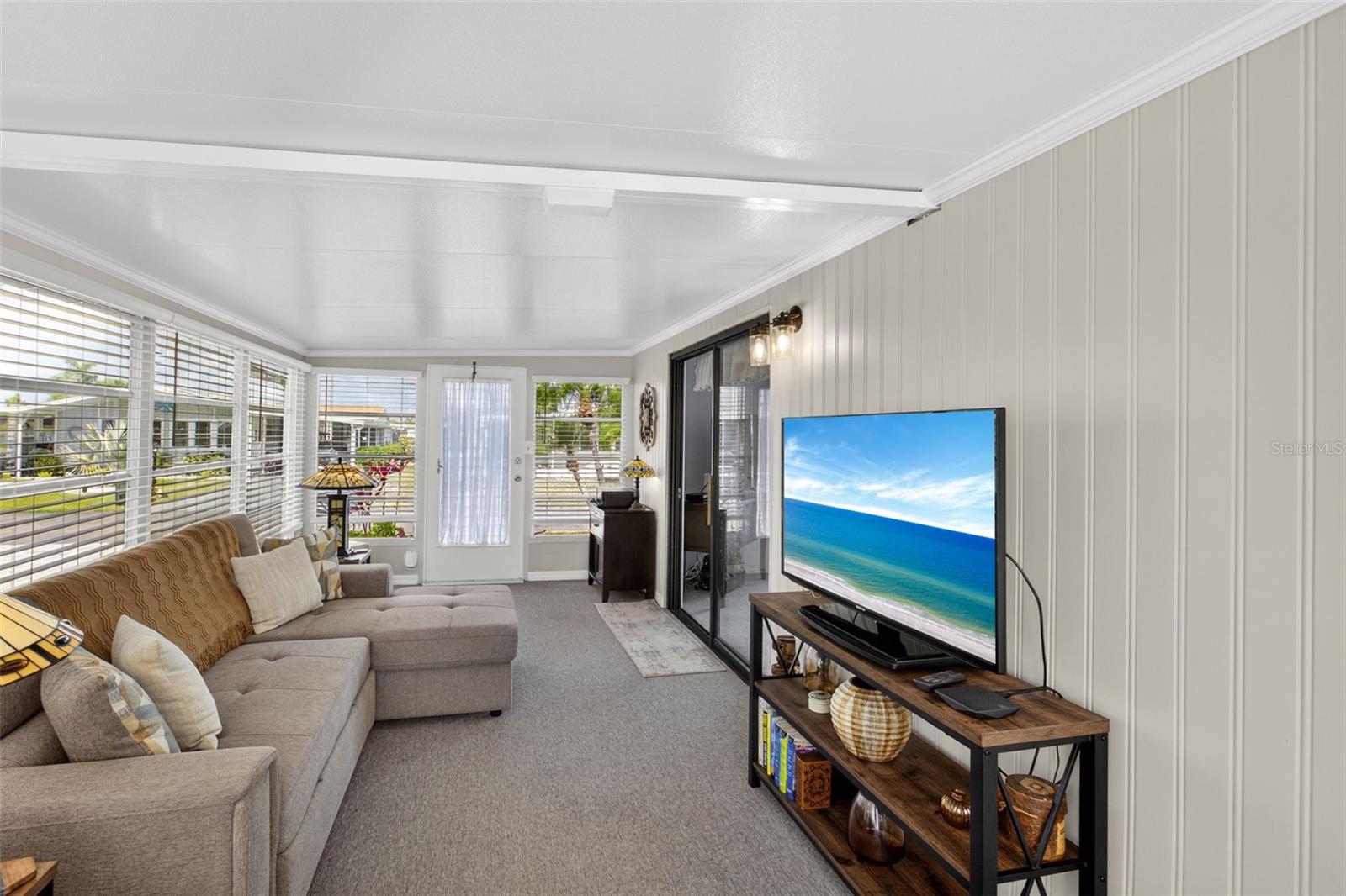 Image 17 of 72 For 487 Loma Linda