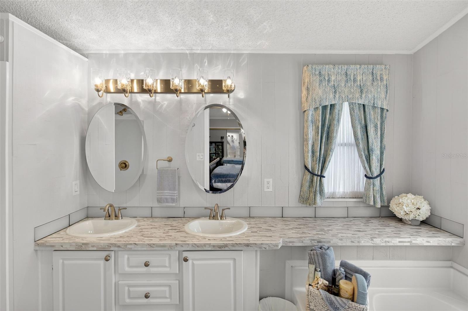 Image 22 of 72 For 487 Loma Linda