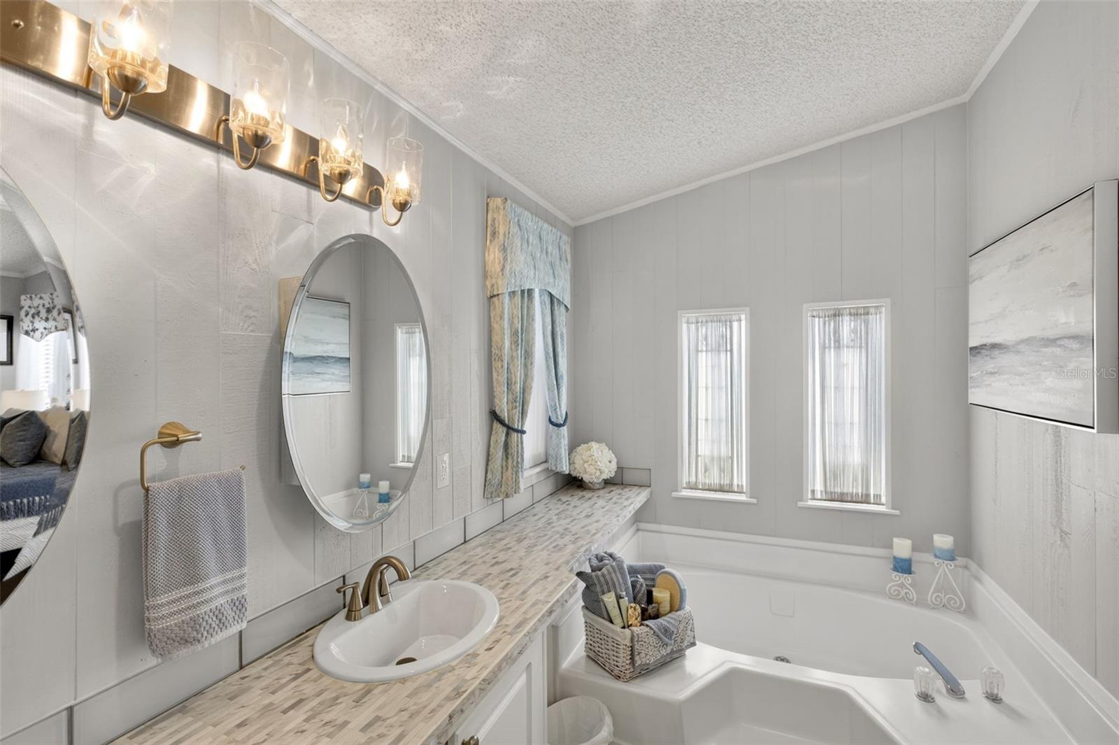 Image 23 of 72 For 487 Loma Linda