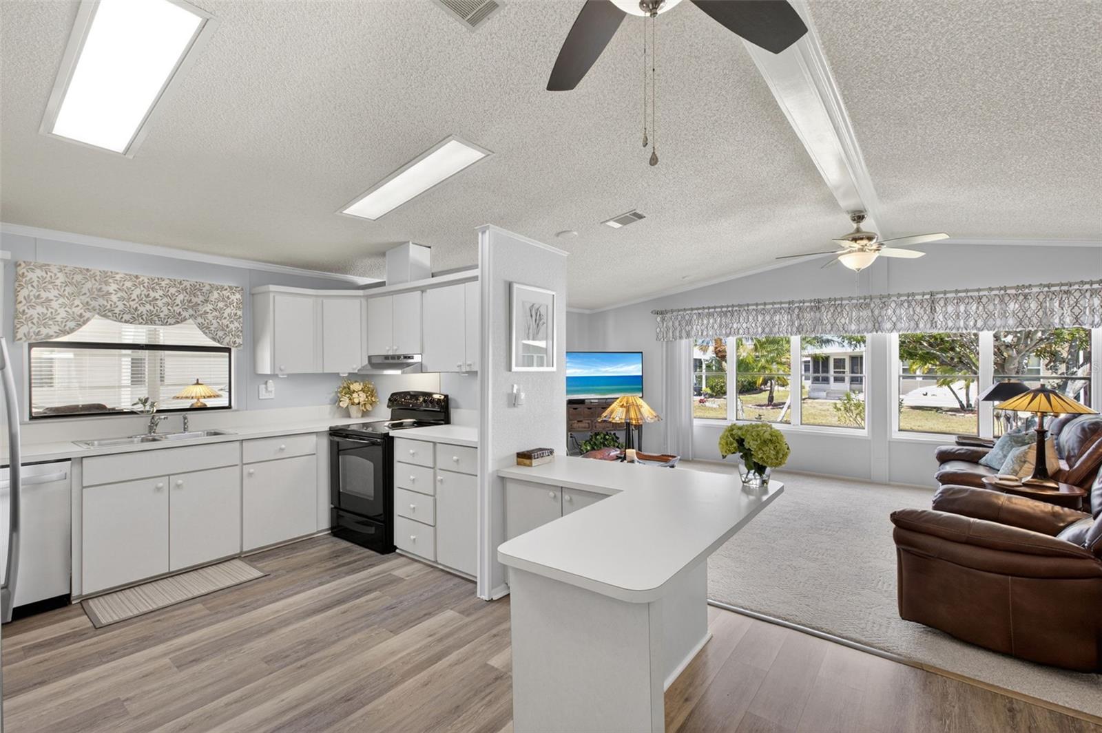 Image 6 of 72 For 487 Loma Linda