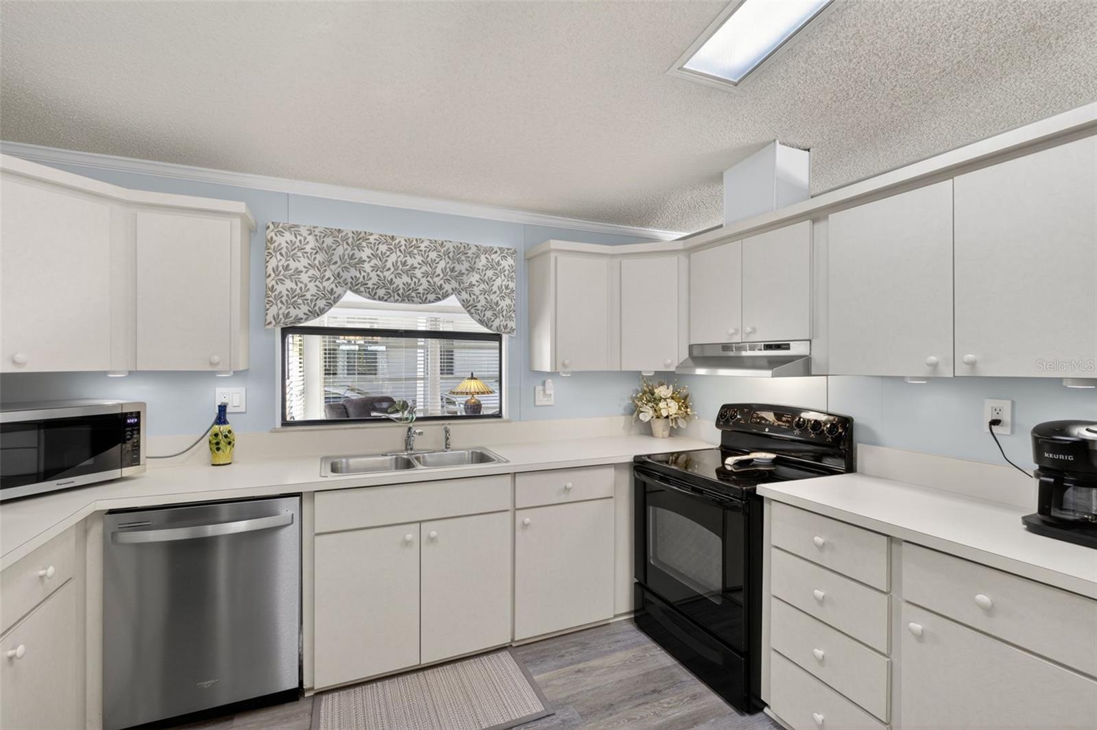 Image 7 of 72 For 487 Loma Linda