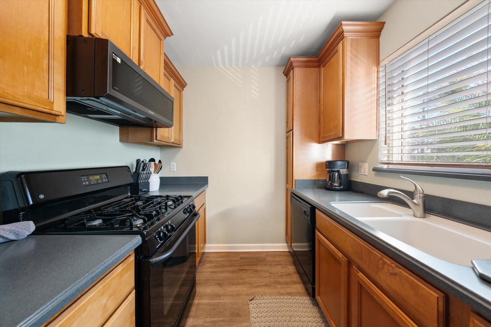 Image 19 of 33 For 1101 Victoria Drive 17