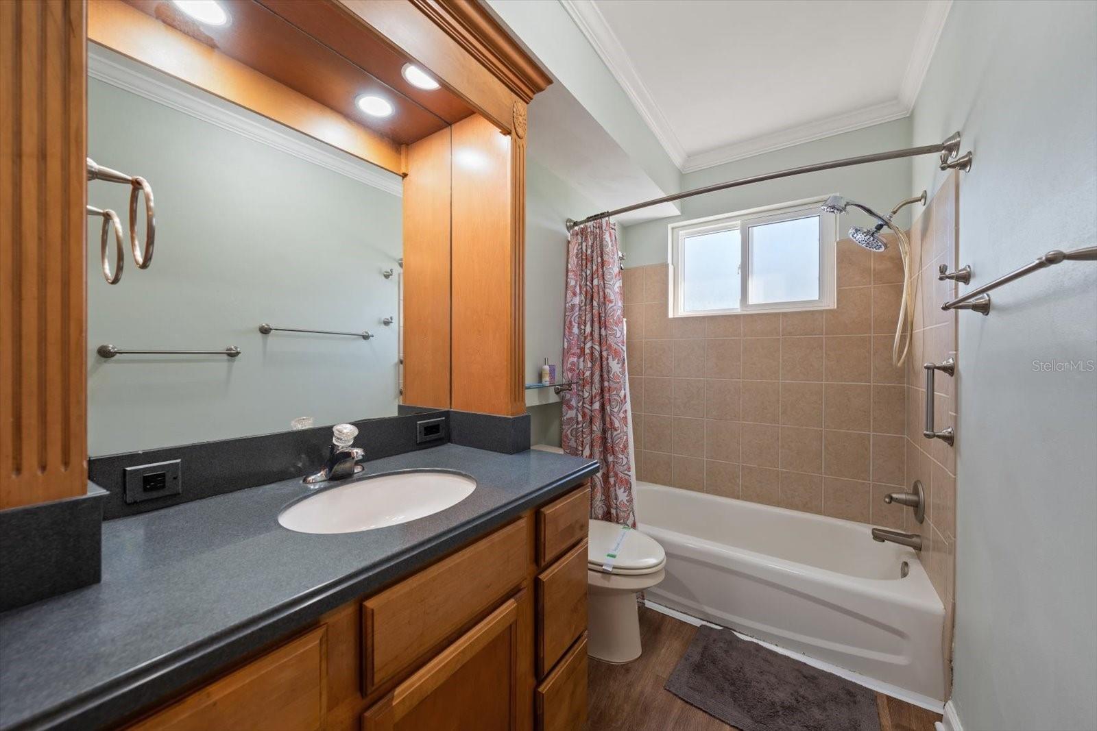 Image 26 of 33 For 1101 Victoria Drive 17