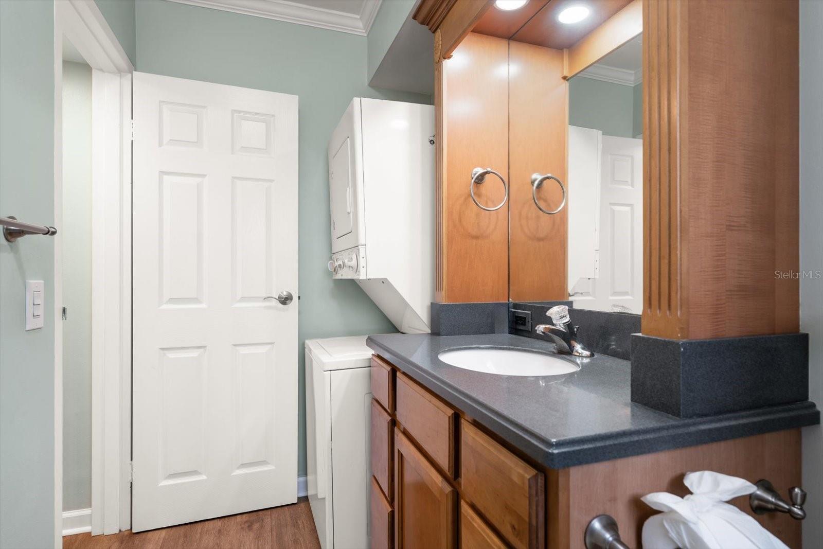 Image 28 of 33 For 1101 Victoria Drive 17