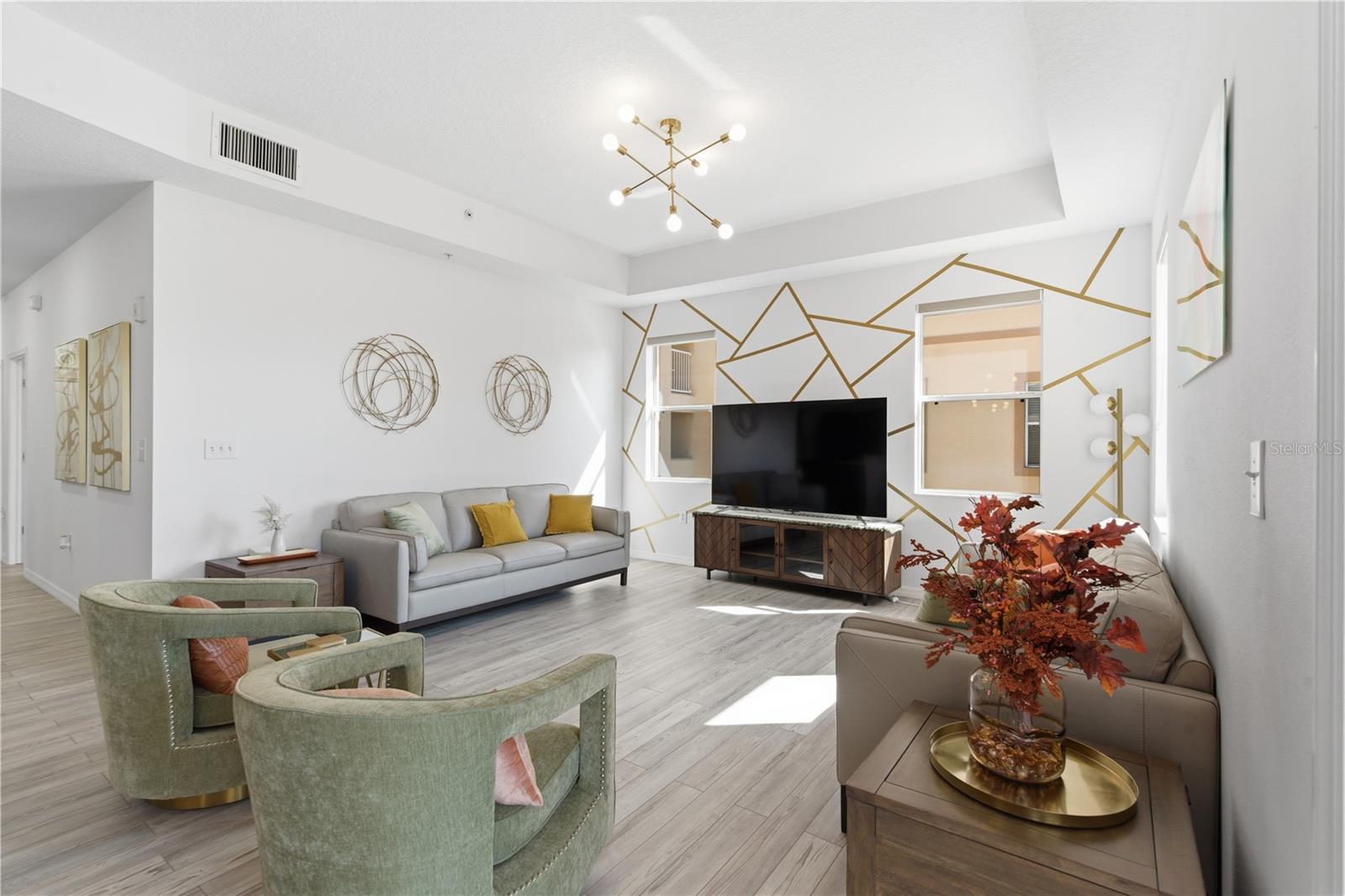 Image 15 of 35 For 642 Wells Court 402