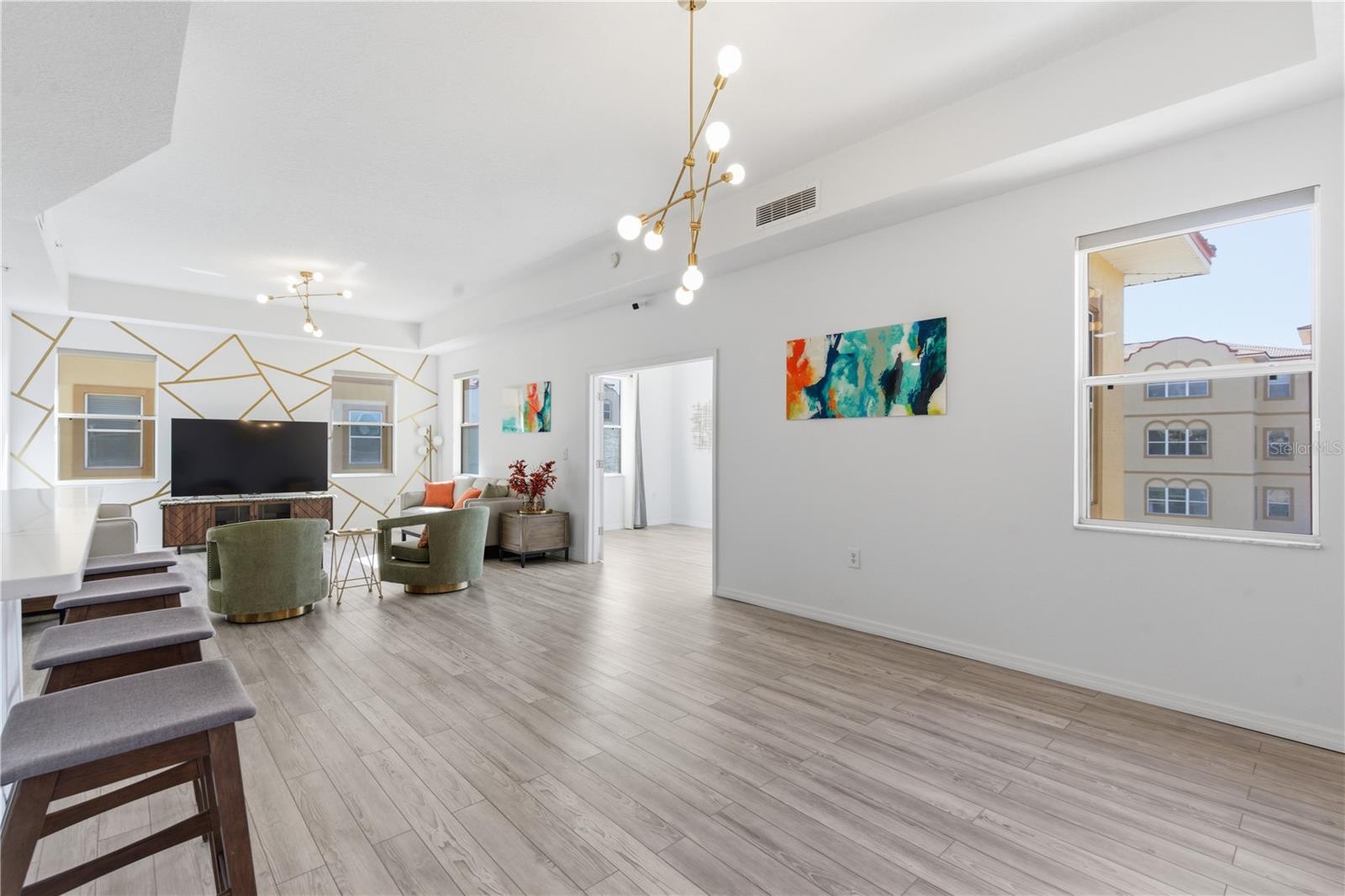 Image 17 of 35 For 642 Wells Court 402