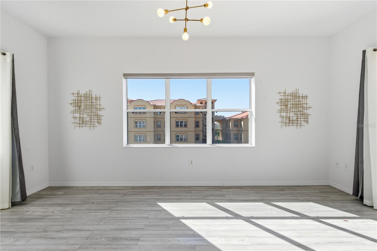 Image 19 of 35 For 642 Wells Court 402