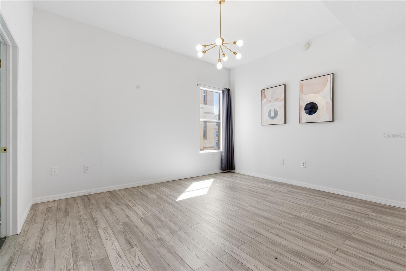 Image 21 of 35 For 642 Wells Court 402