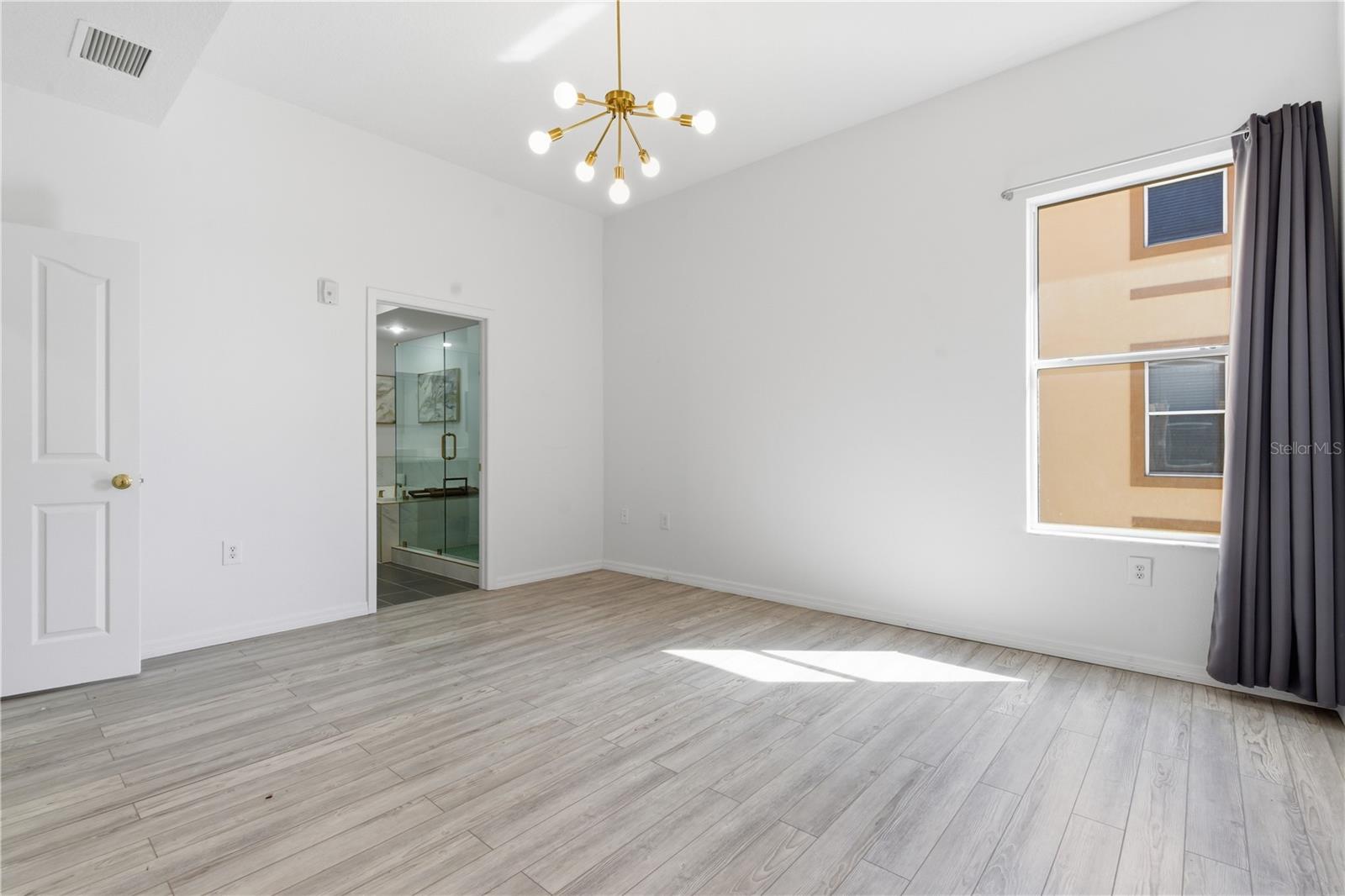 Image 22 of 35 For 642 Wells Court 402