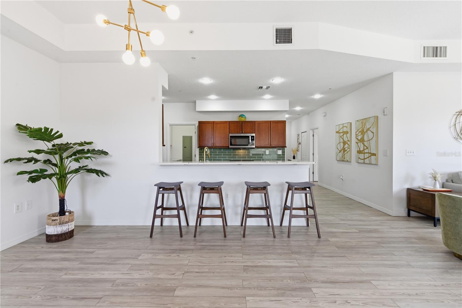 Image 5 of 35 For 642 Wells Court 402