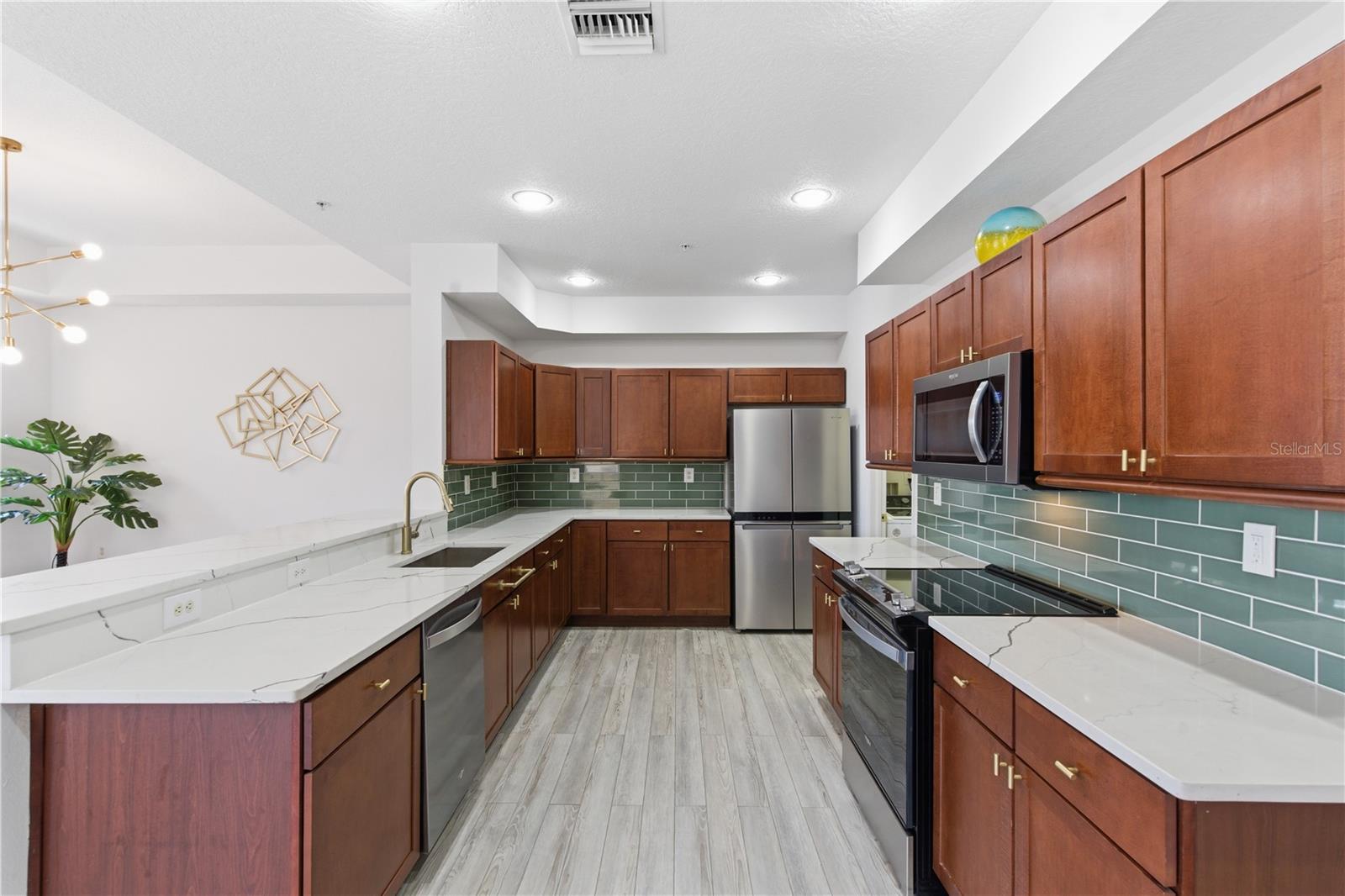 Image 6 of 35 For 642 Wells Court 402