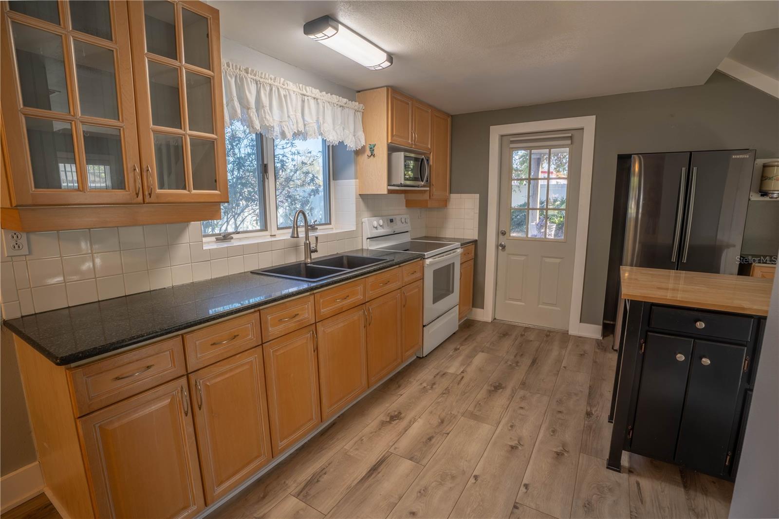 Image 17 of 39 For 2567 Central Avenue