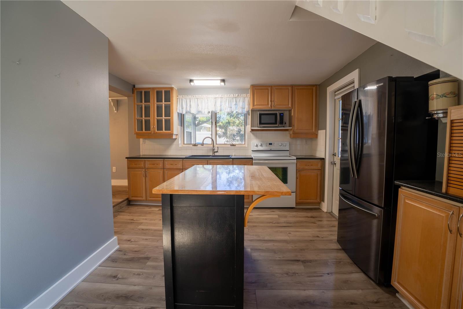 Image 20 of 39 For 2567 Central Avenue