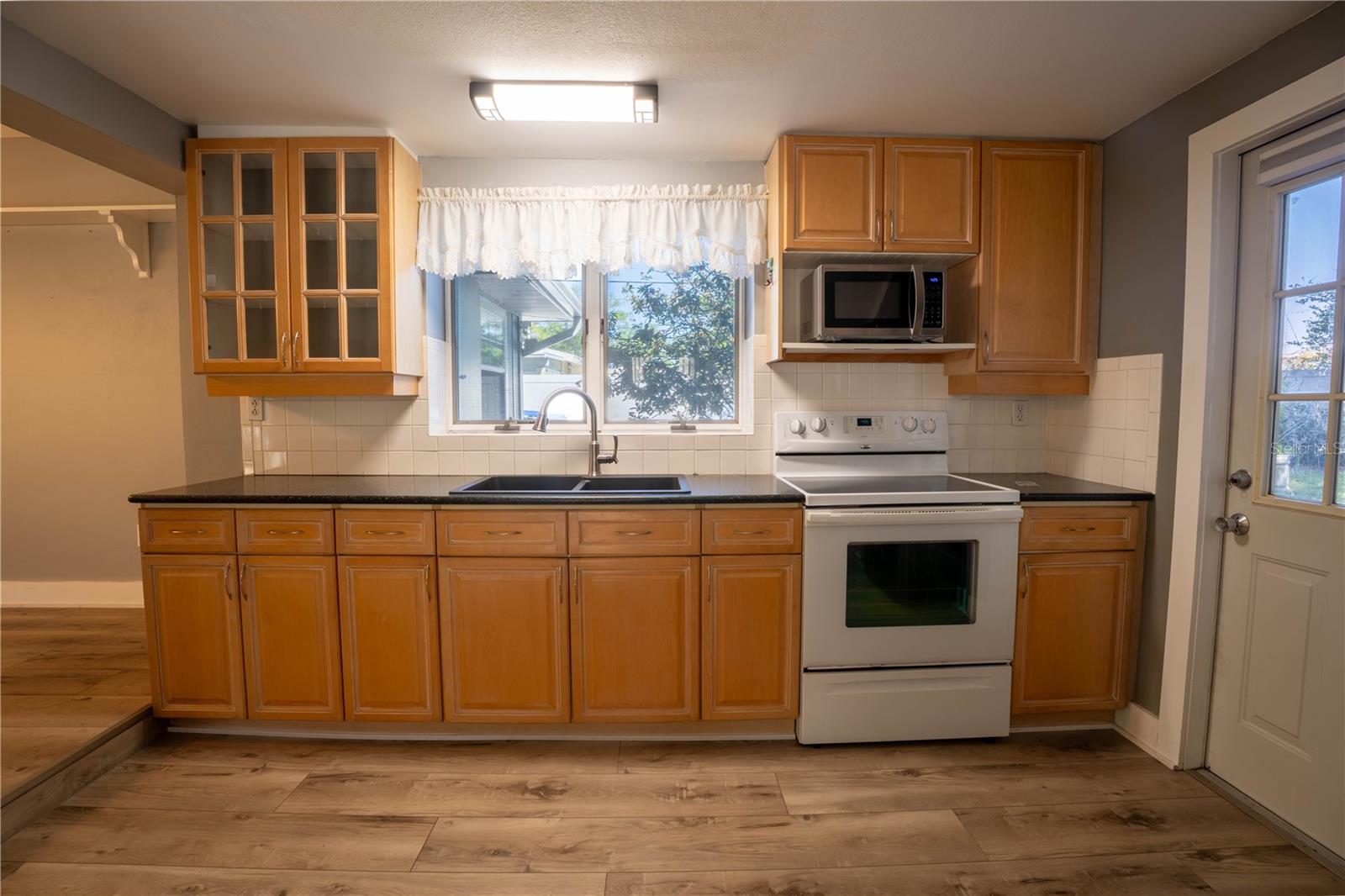 Image 21 of 39 For 2567 Central Avenue