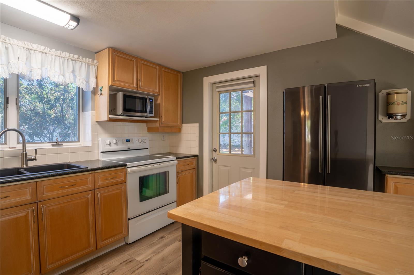 Image 22 of 39 For 2567 Central Avenue