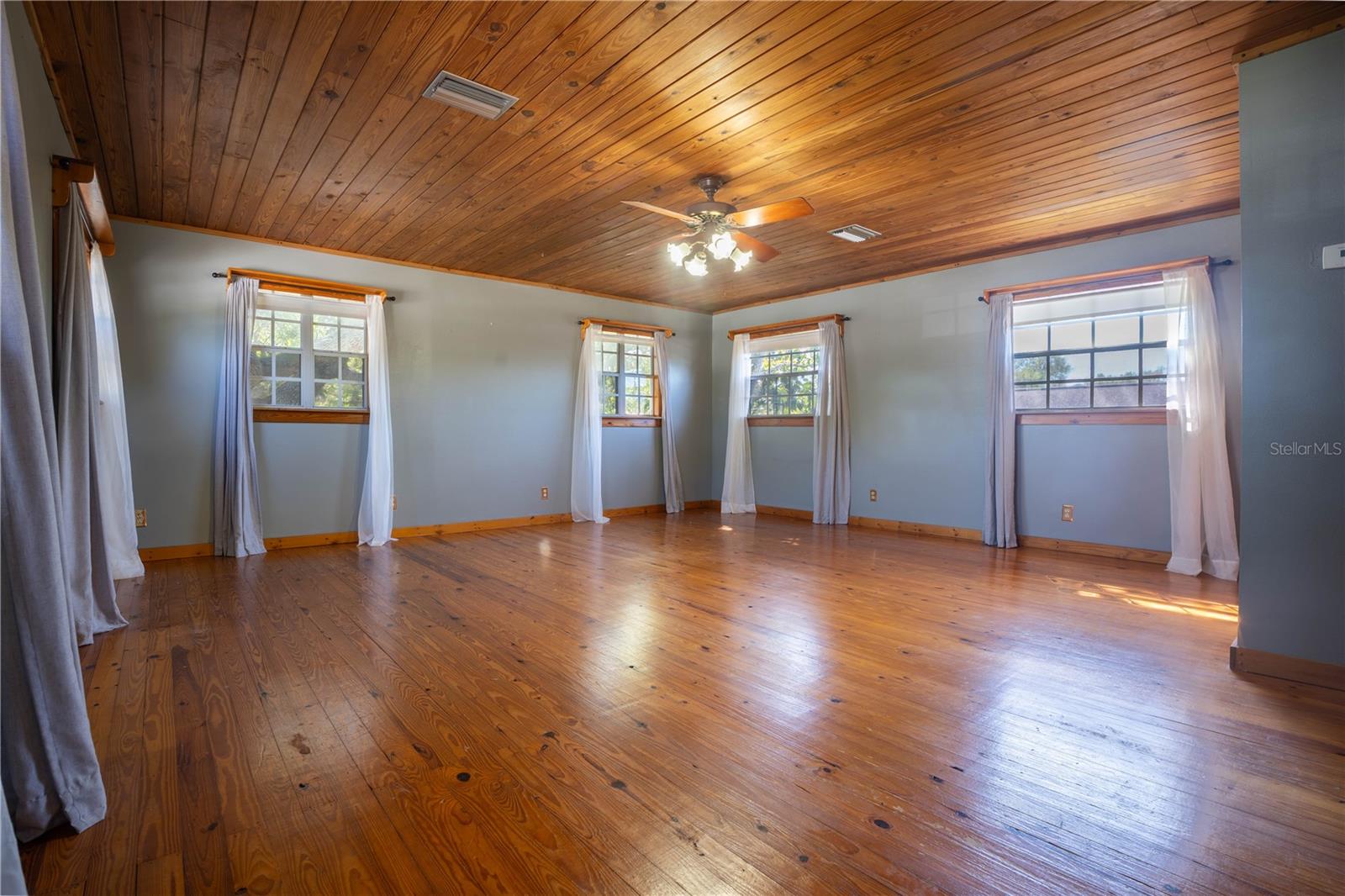 Image 25 of 39 For 2567 Central Avenue