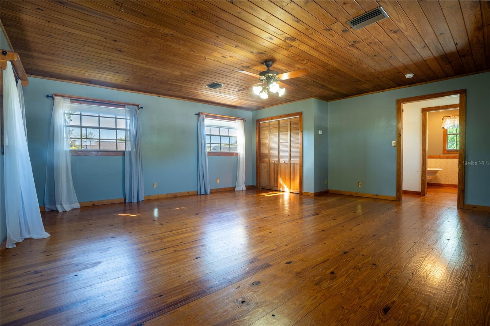 Image 26 of 39 For 2567 Central Avenue