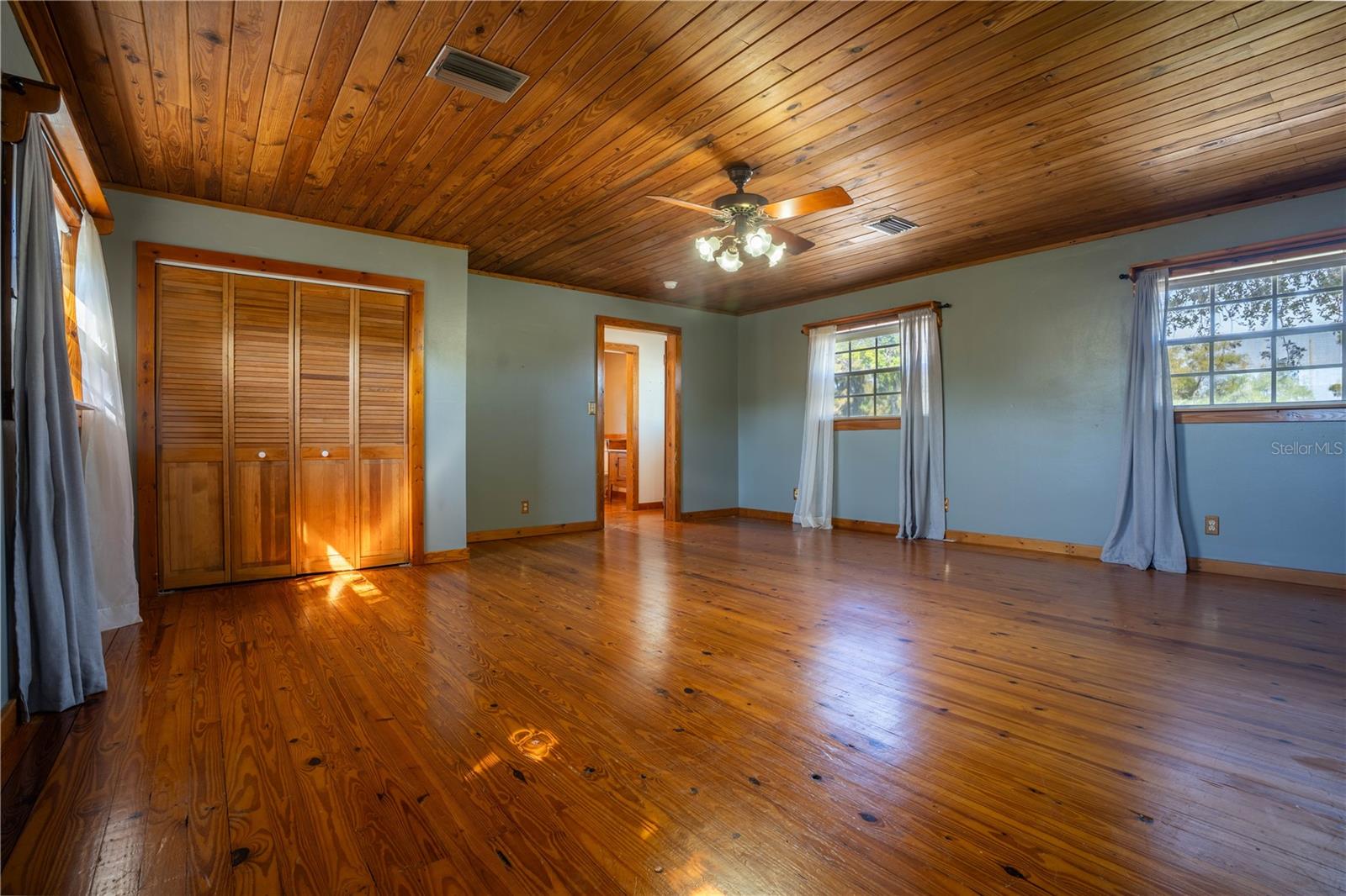 Image 27 of 39 For 2567 Central Avenue