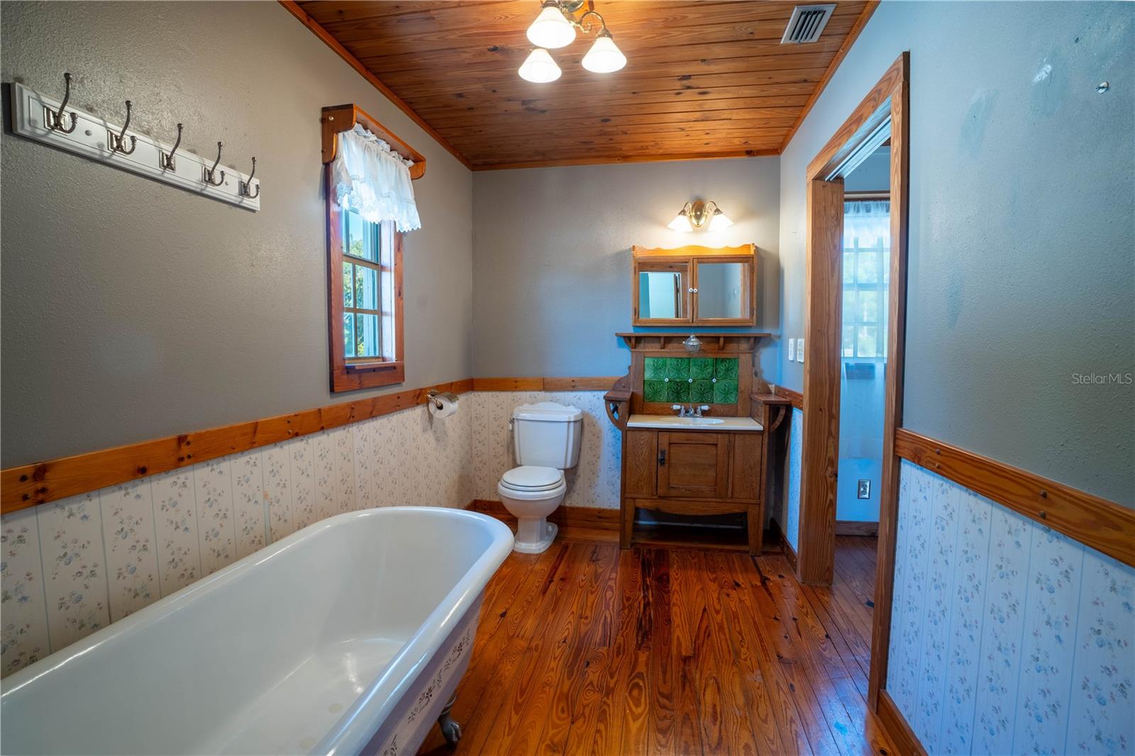 Image 28 of 39 For 2567 Central Avenue